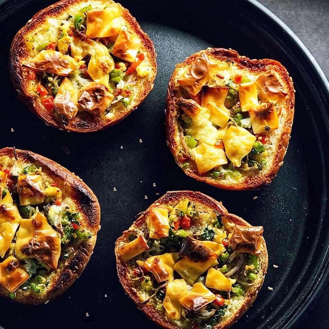 English Muffin Pizza with Tomato & Olives